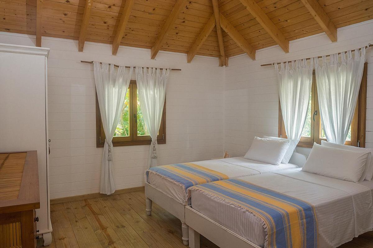 באיה סיינטה אנה La Pointe Beach Huts מראה חיצוני תמונה