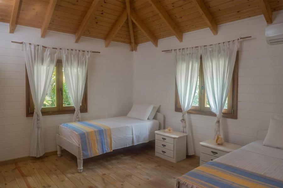 באיה סיינטה אנה La Pointe Beach Huts מראה חיצוני תמונה